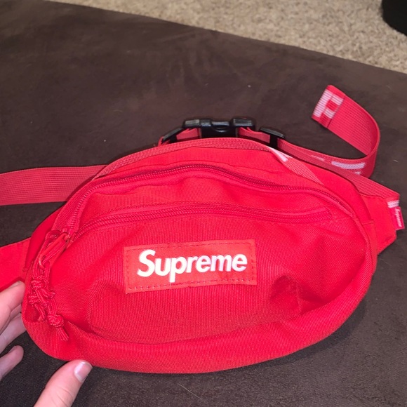 Supreme fany pack